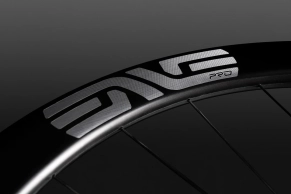 "Hookless tires are a scam": claims a former technical director of Zipp