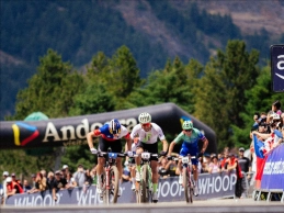 Nino Schurter resurges in Andorra and seems to leave his respiratory problems behind