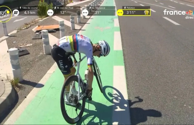 "Stop, stop, stop! Everyone stop pedaling immediately": the peloton pays respect to Pogacar