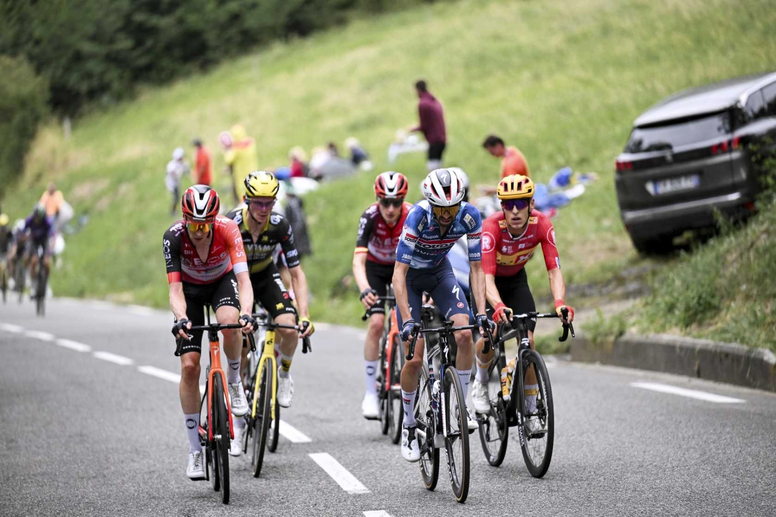 Thymen Arensman achieves victory in Superbagneres on the day Evenepoel says goodbye to the Tour de France
