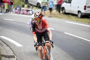 Thymen Arensman achieves victory in Superbagneres on the day Evenepoel says goodbye to the Tour de France
