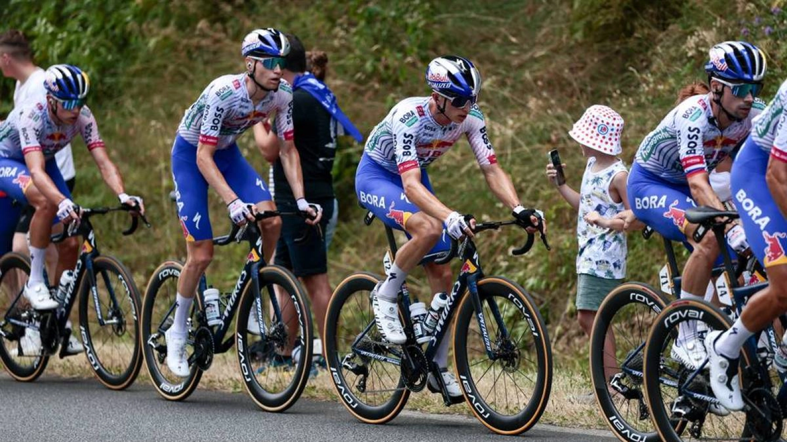 The skier who has snuck onto the podium of the Tour, who is Florian Lipowitz?