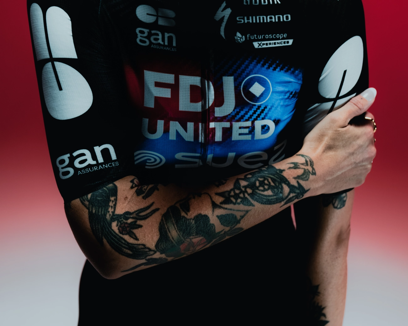 El FDJ-SUEZ cambia su "inicio de temporada" y estrena el maillot para 2026