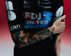 El FDJ-SUEZ cambia su "inicio de temporada" y estrena el maillot para 2026