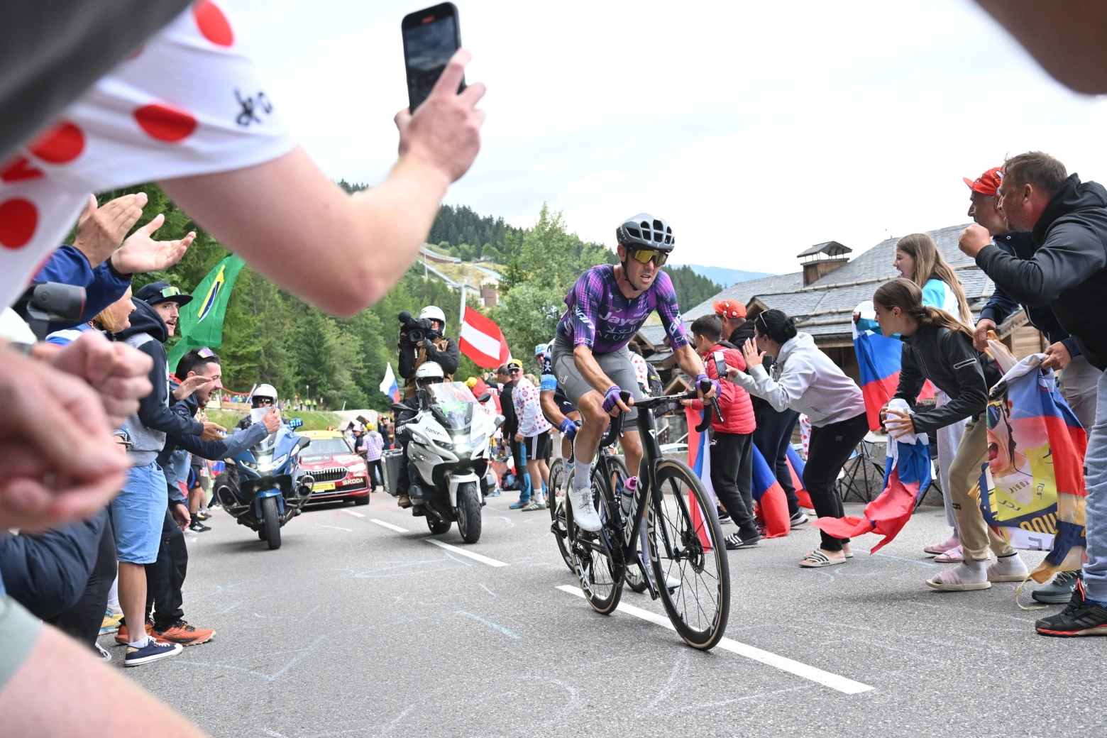 Ben O'Connor wins an 18th stage of the Tour de France without the expected battle between the favorites
