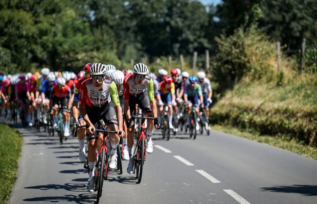 "Maybe I need to crash": the cyclist with the fewest followers on the Tour has some ideas to grow on social media