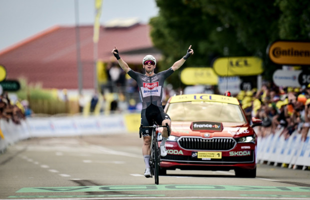 Kaden Groves steps out of his comfort zone to win stage 20 of the Tour de France