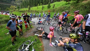 Why are cyclists able to endure more pain than other athletes?