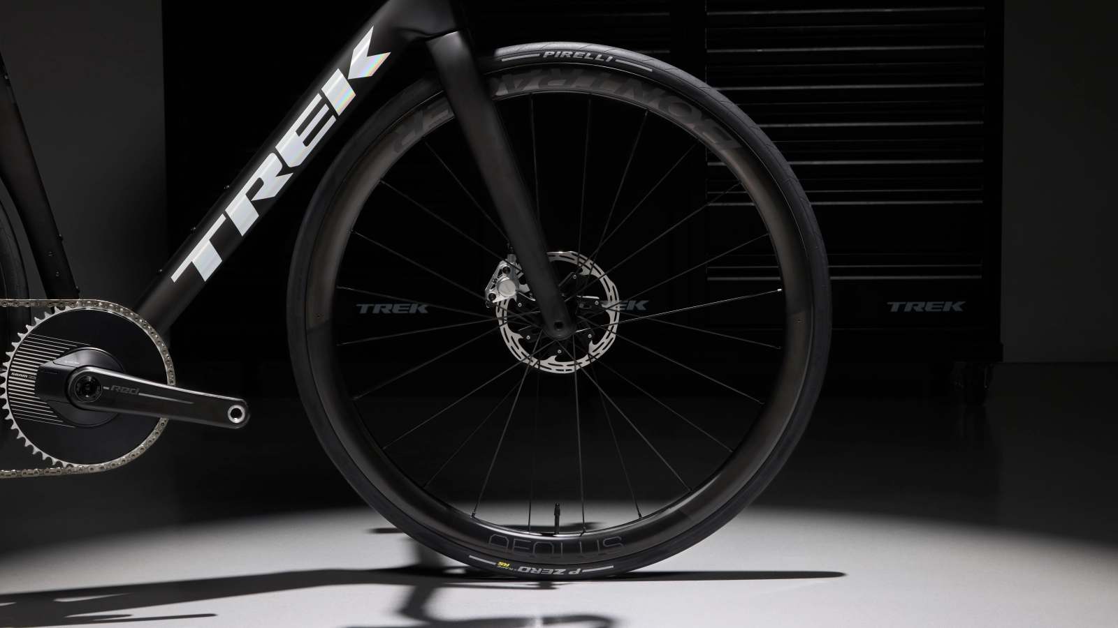 6,4 kg y lista para volar: Trek lanza la nueva Madone Gen 8 con transmisión SRAM 1x