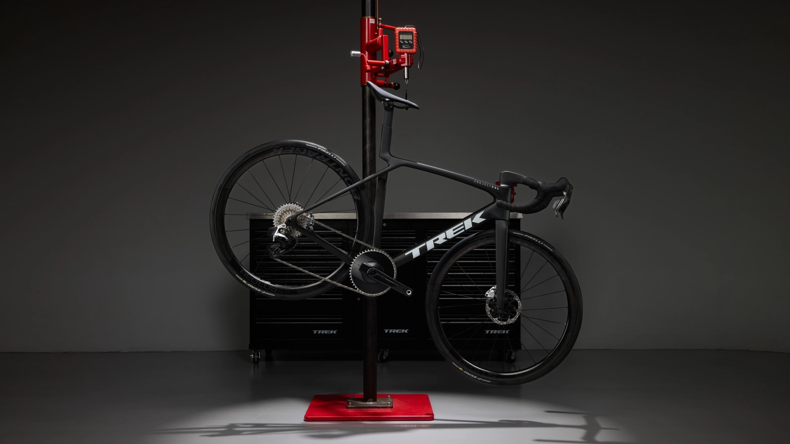 6,4 kg y lista para volar: Trek lanza la nueva Madone Gen 8 con transmisión SRAM 1x