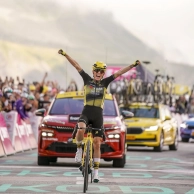 Peu de gens croyaient en elle, mais Pauline Ferrand-Prévot enfile le maillot jaune et est prête à remporter le Tour