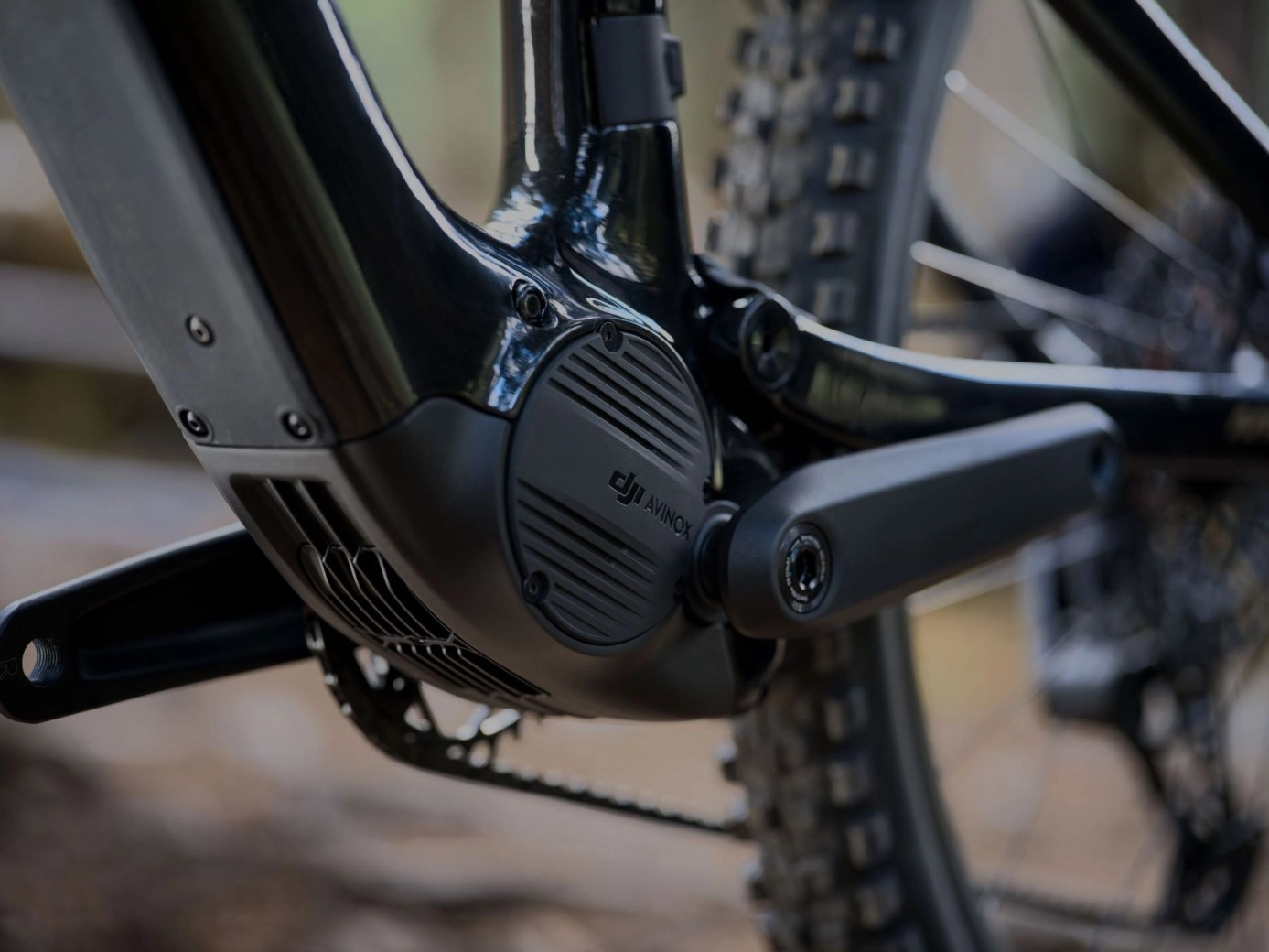 Adiós al DJI Avinox en competición, la UCI veta las e-bikes por encima de 750W