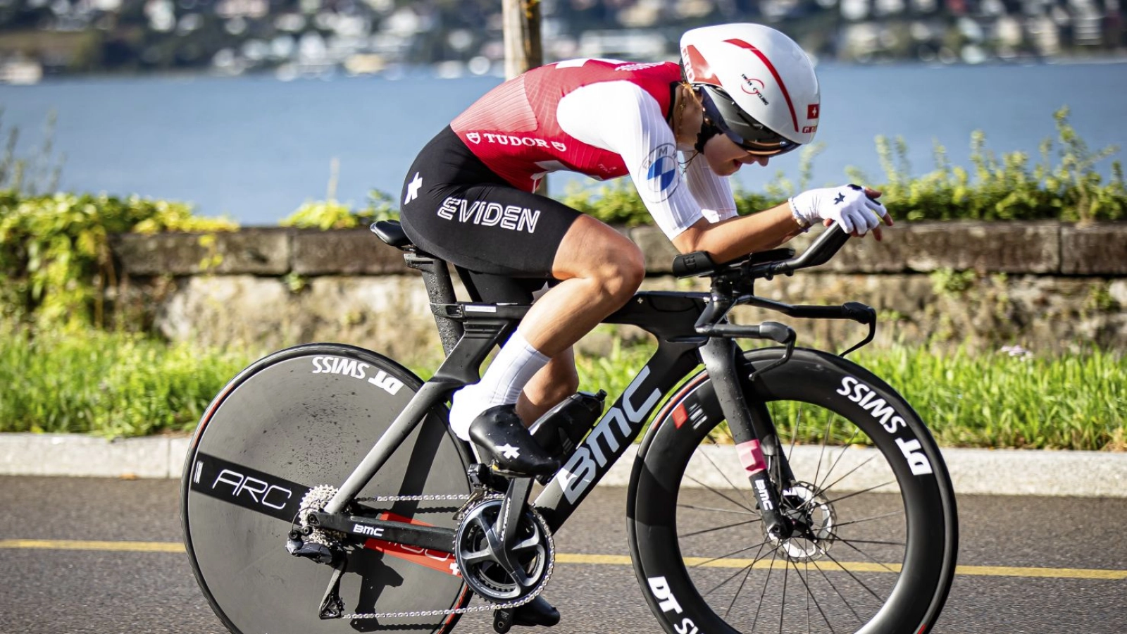 All cyclists will wear a GPS locator at the World Championships following the death of Muriel Furrer