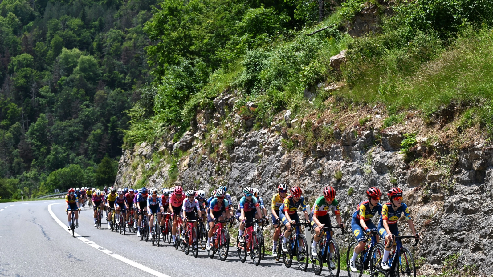 All cyclists will wear a GPS locator at the World Championships following the death of Muriel Furrer