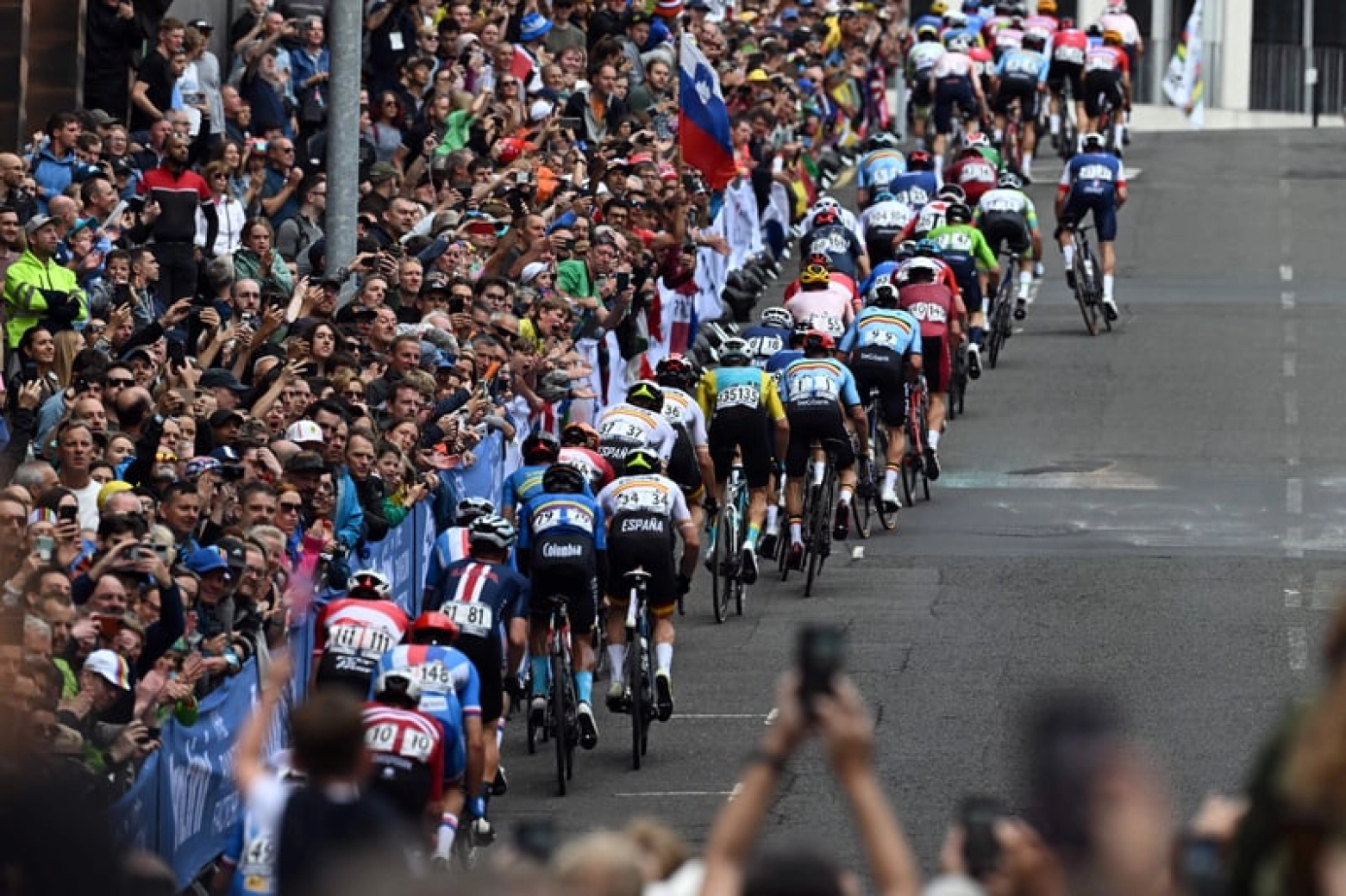 All cyclists will wear a GPS locator at the World Championships following the death of Muriel Furrer