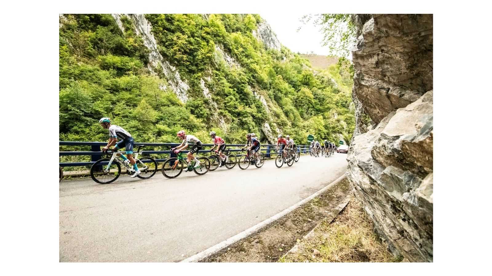 How much prize money is awarded in the 2025 Vuelta a España?