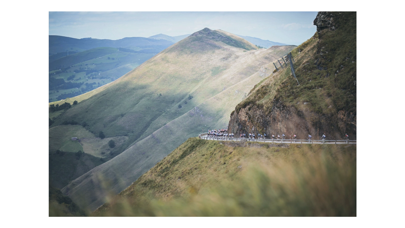 How much prize money is awarded in the 2025 Vuelta a España?