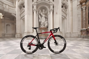 La exclusiva Colnago C68 Rossa rinde homenaje a La Vuelta