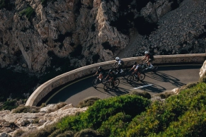 With this equipment, Red Bull or Factory Racing train: this is the new Specialized Prime collection