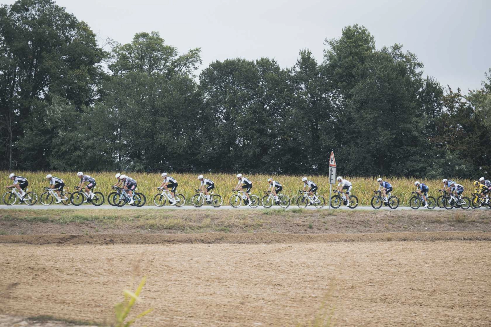 Jonas Vingegaard does not shy away from his status as a favorite after winning the second stage and claiming the red leader's jersey in La Vuelta 2025