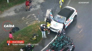 Paró a que le colocaran el hombro y le roban la bici: el calvario de Axel Zingle en la etapa 2 de La Vuelta