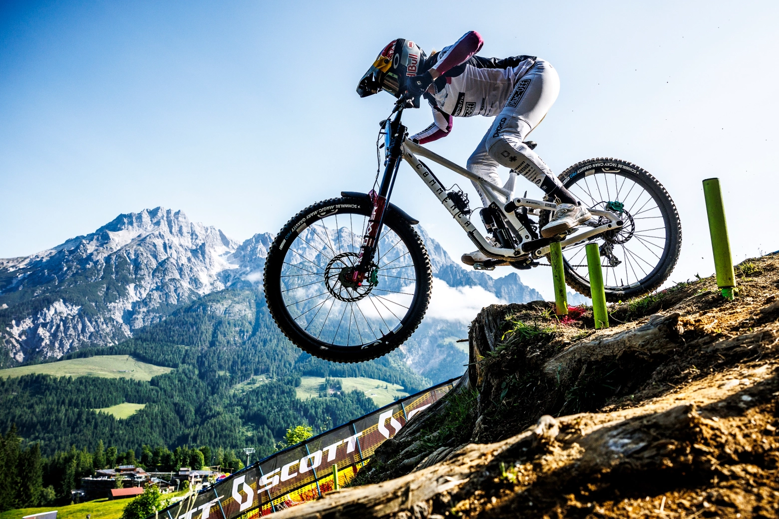 RockShox is the new official partner of the WHOOP UCI Mountain Bike World Series