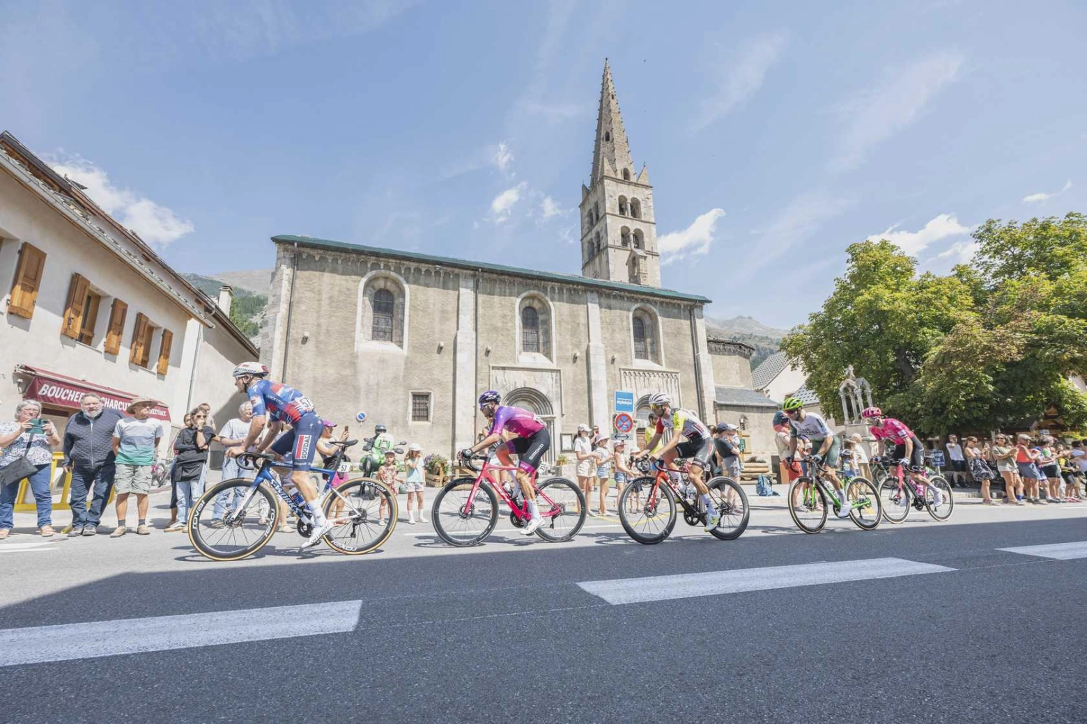 Ben Turner surprises by winning stage 4 of La Vuelta 2025