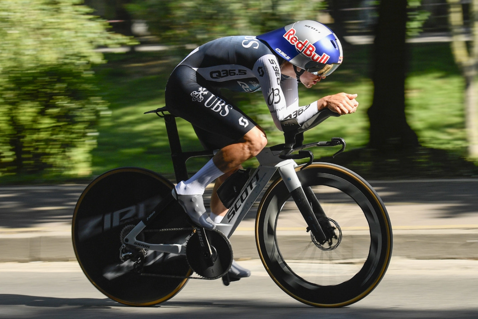 Pidcock debuts the new SCOTT Split MIPS, a modular and configurable helmet for each cyclist