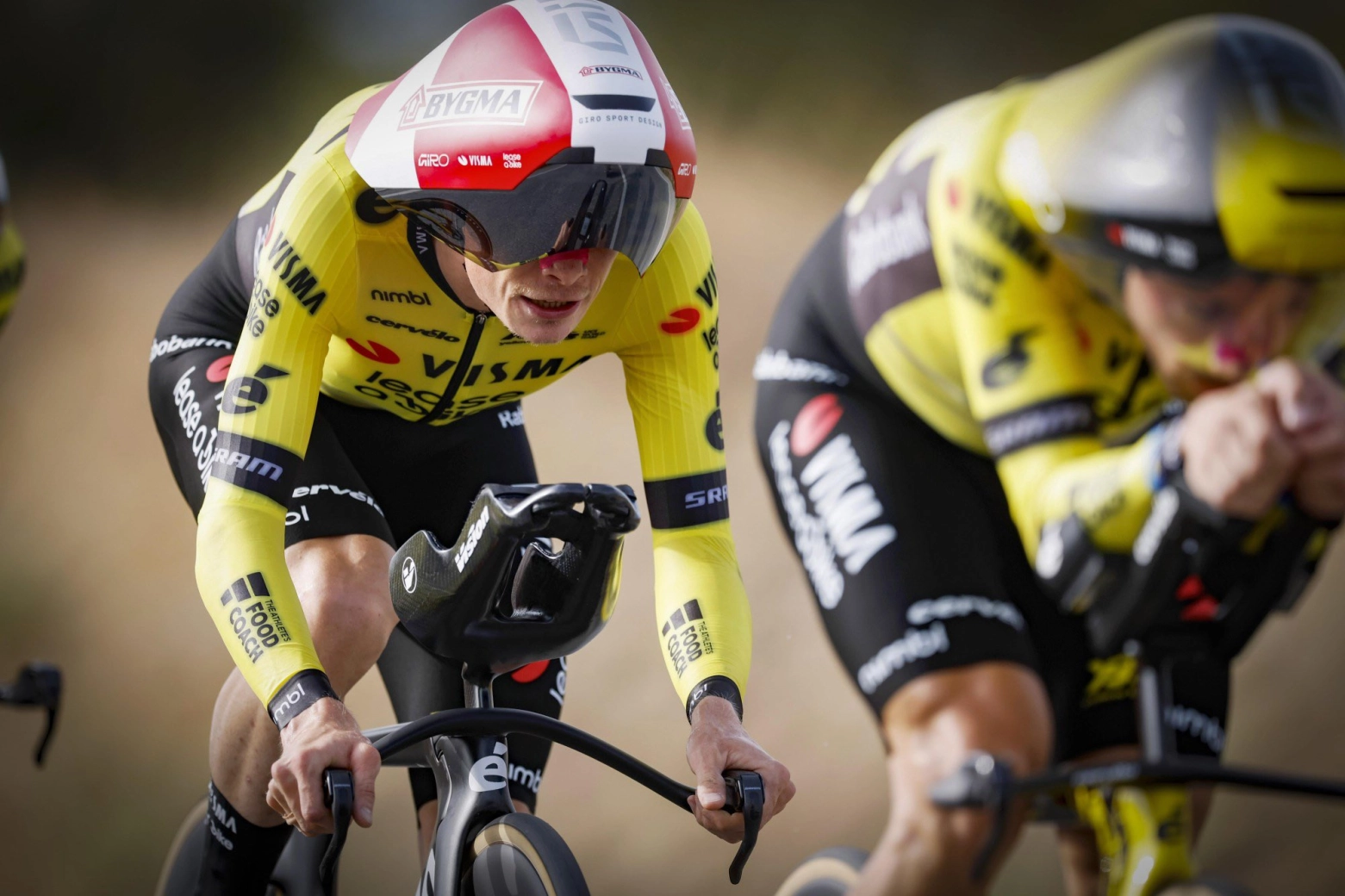 Few differences in a team time trial won by UAE and in which Vingegaard has regained the lead