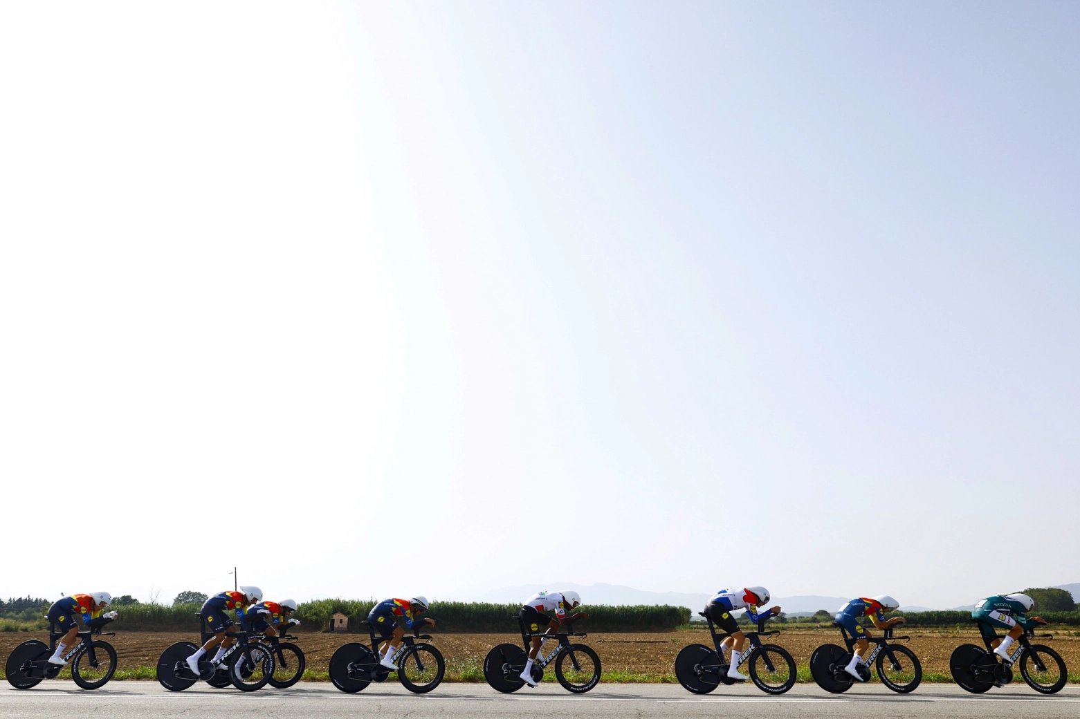 Few differences in a team time trial won by UAE and in which Vingegaard has regained the lead