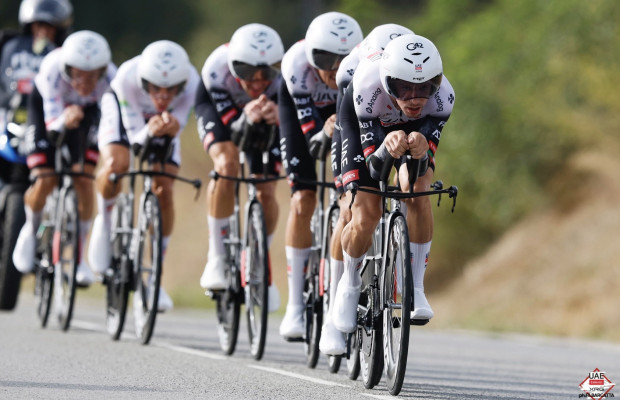 Few differences in a team time trial won by UAE and in which Vingegaard has regained the lead