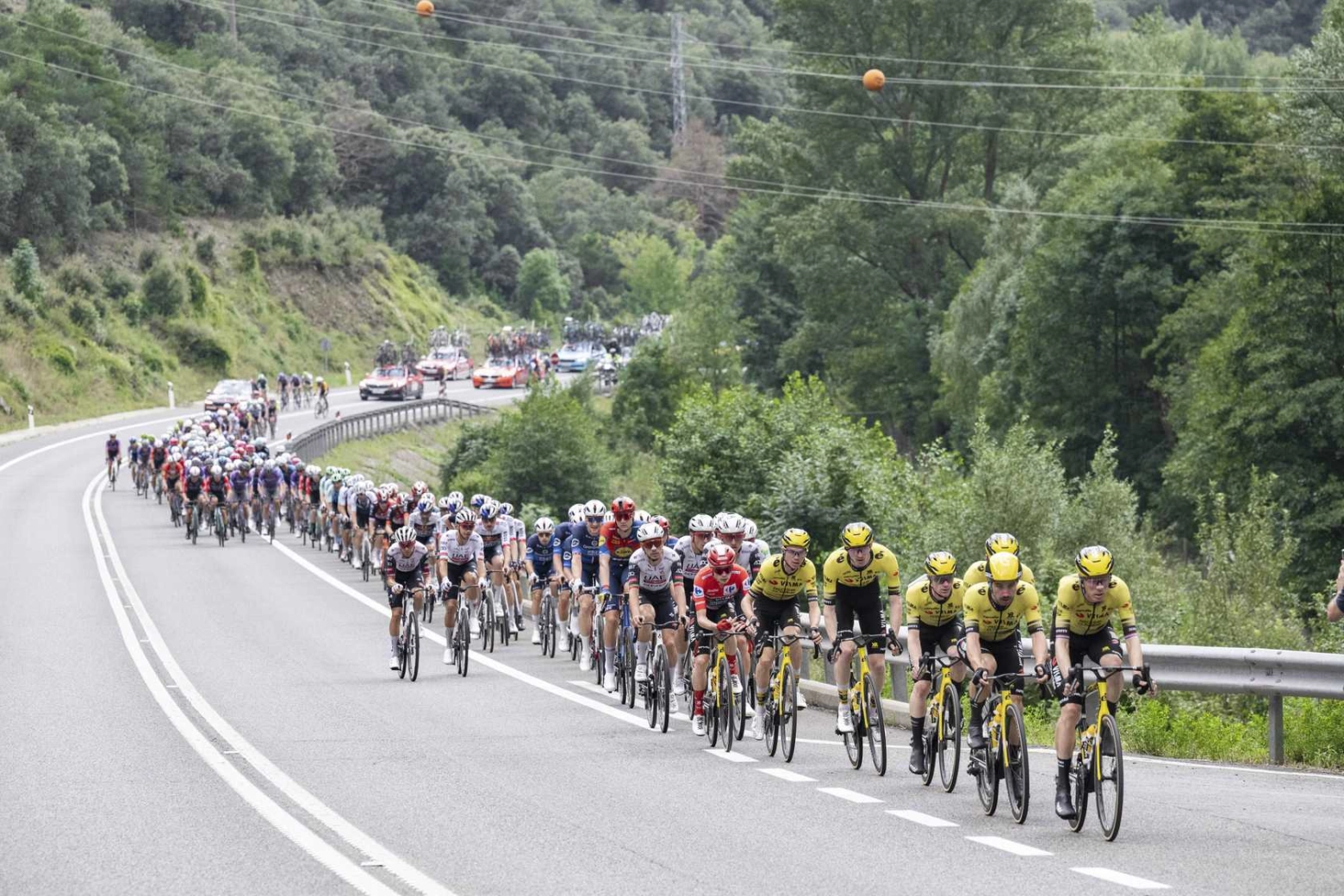 Jay Vine achieves a new stage victory in La Vuelta, Torstein Træen is the new leader
