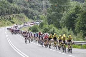 Jay Vine achieves a new stage victory in La Vuelta, Torstein Træen is the new leader