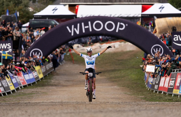 Jenny Rissveds and Charlie Aldridge show off their power to win the Short Track in Les Gets