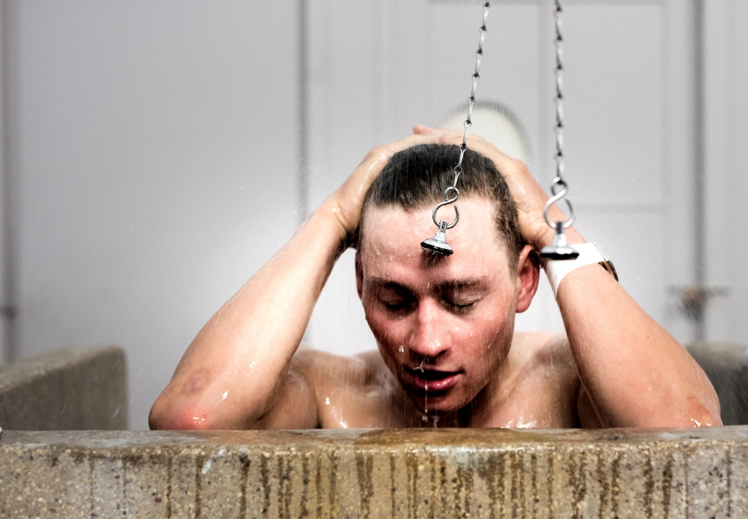 Eat or shower? What is better to do first after finishing training?