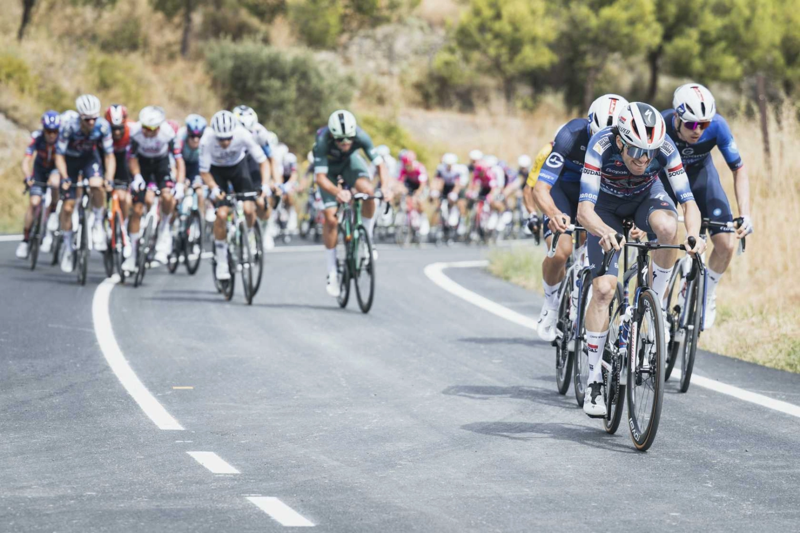 Vingegaard launches his first offensive in La Vuelta but Torstein Træen manages to save the leadership