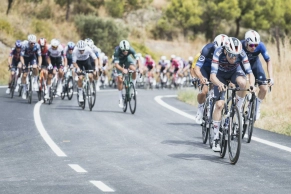 Vingegaard launches his first offensive in La Vuelta but Torstein Træen manages to save the leadership