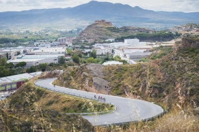 Vingegaard launches his first offensive in La Vuelta but Torstein Træen manages to save the leadership