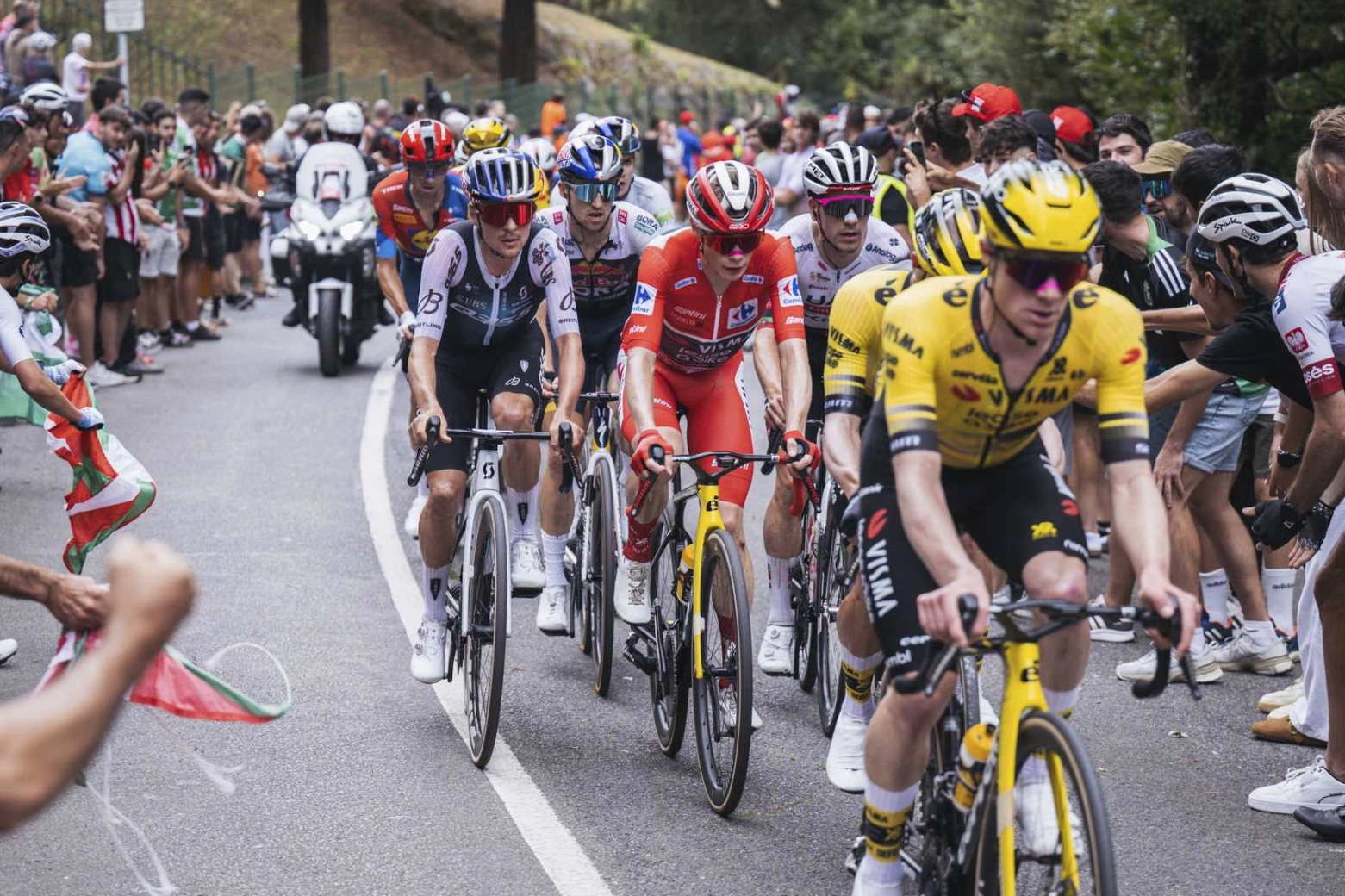 Tom Pidcock teases Jonas Vingegaard on Pike Bidea