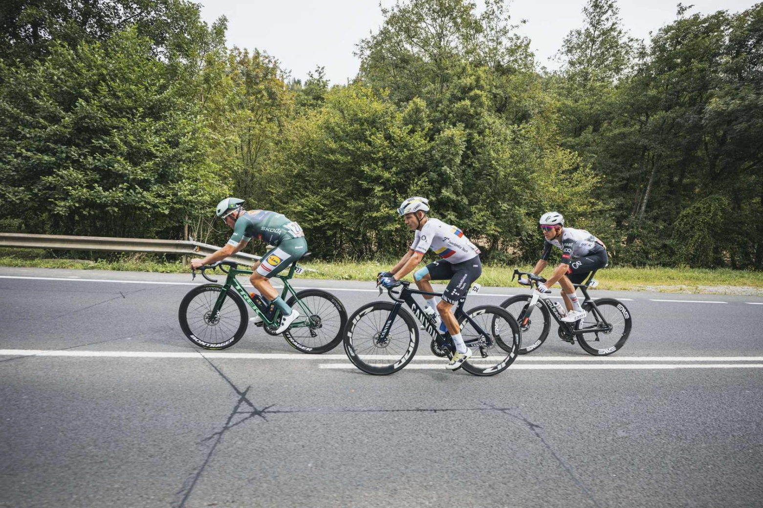 Tom Pidcock teases Jonas Vingegaard on Pike Bidea