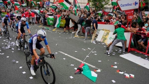 "There is only one solution and we all know what it is": the UCI does not get involved and Israel-Premier Tech continues