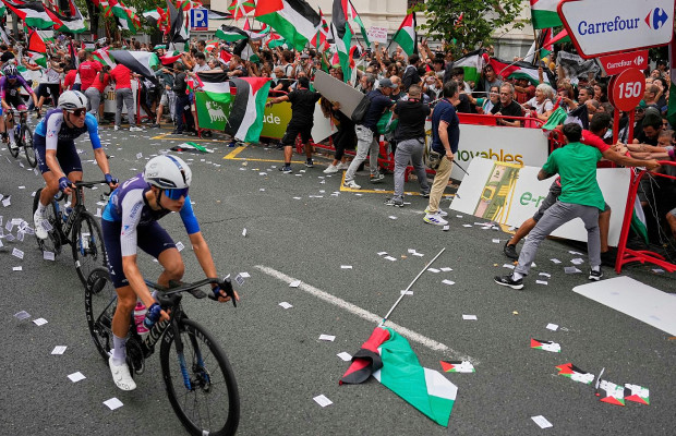 "Só há uma solução e todos sabemos qual é": a UCI não se molha e o Israel-Premier Tech continua