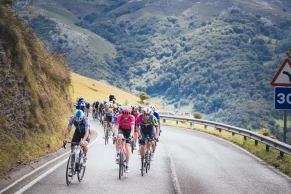 Juan Ayuso repeats victory in La Vuelta 2025