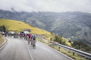 Juan Ayuso repeats victory in La Vuelta 2025