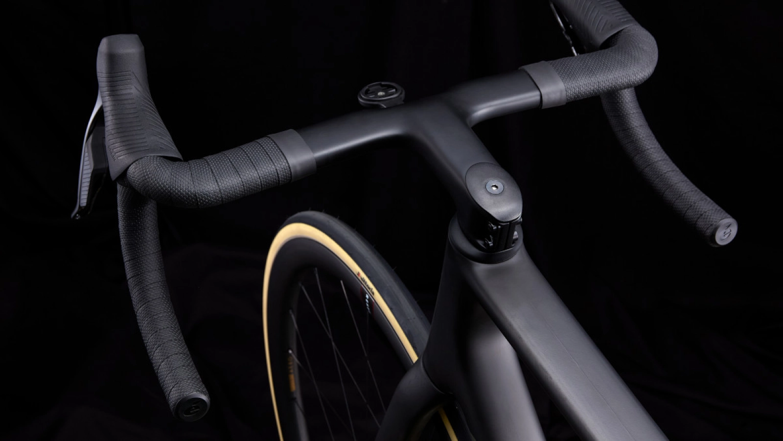 Cervélo boasts of lightness with its new R5 weighing just 5.97 kg