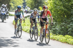 Almeida wins on the Angliru but cannot break Jonas Vingegaard's resistance
