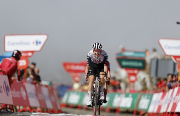 Vingegaard y Almeida firman tablas en el Angliru y dejan La Vuelta en un mano a mano