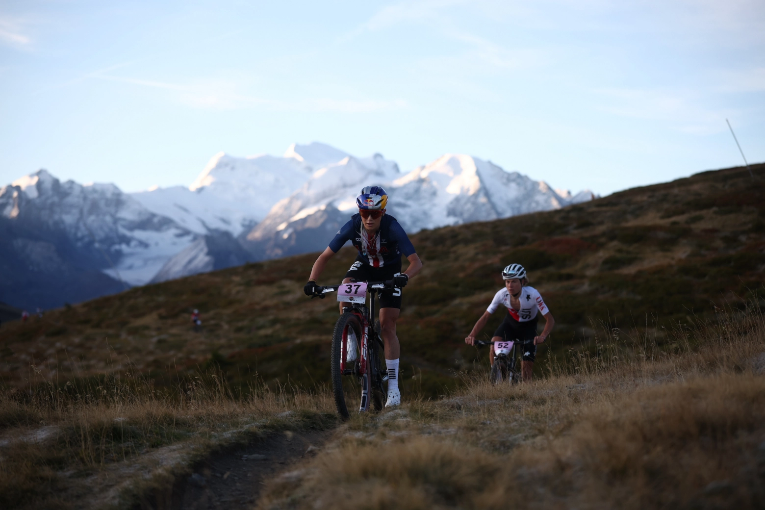 Kate Courtney and Keegan Swenson win the XCM World Championship 2025