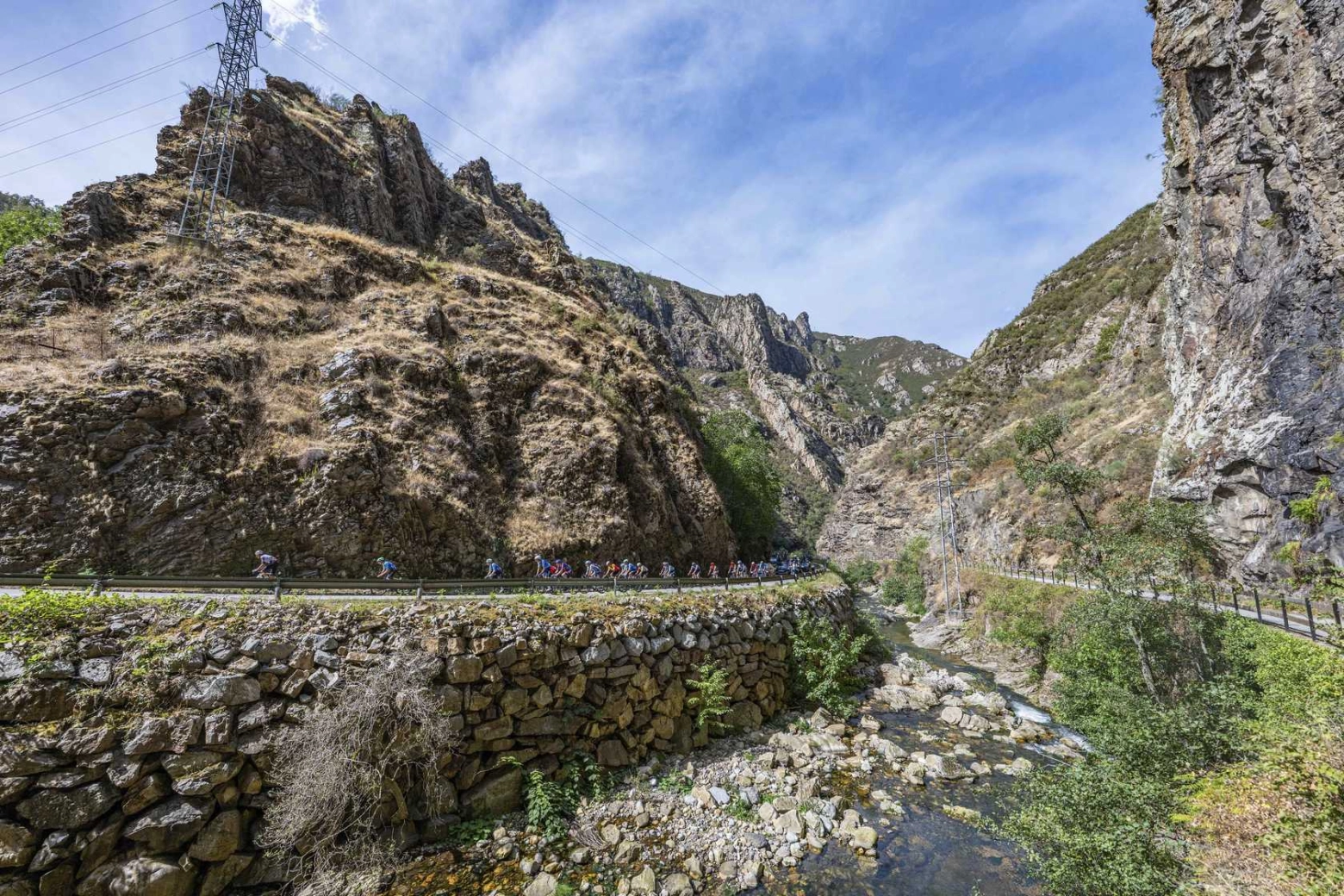 Marc Soler gives UAE Team Emirates-XRG the seventh victory in La Vuelta 2025