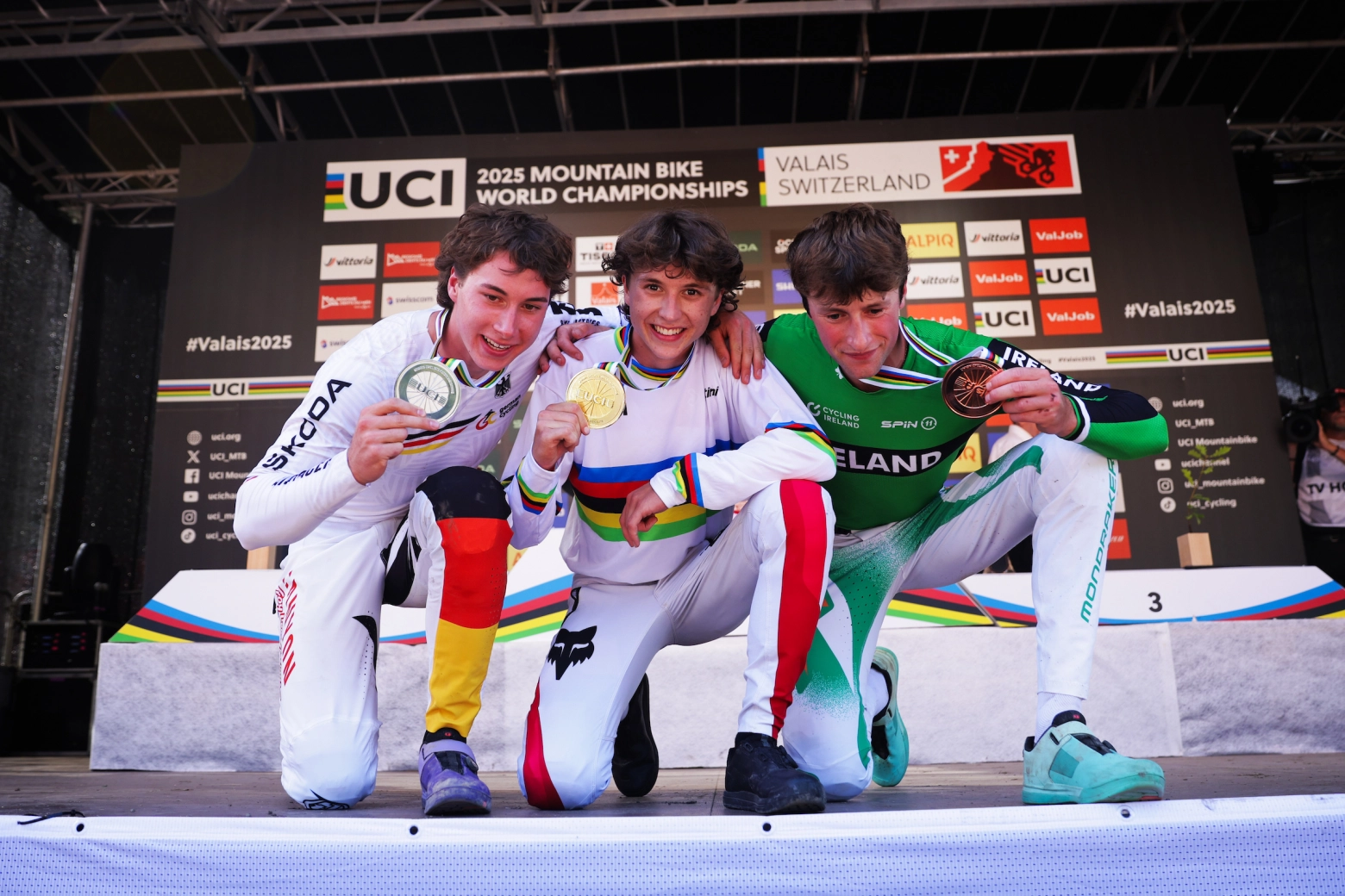 Vali Höll and Jackson Goldstone conquer the 2025 Downhill World Championship in Champéry